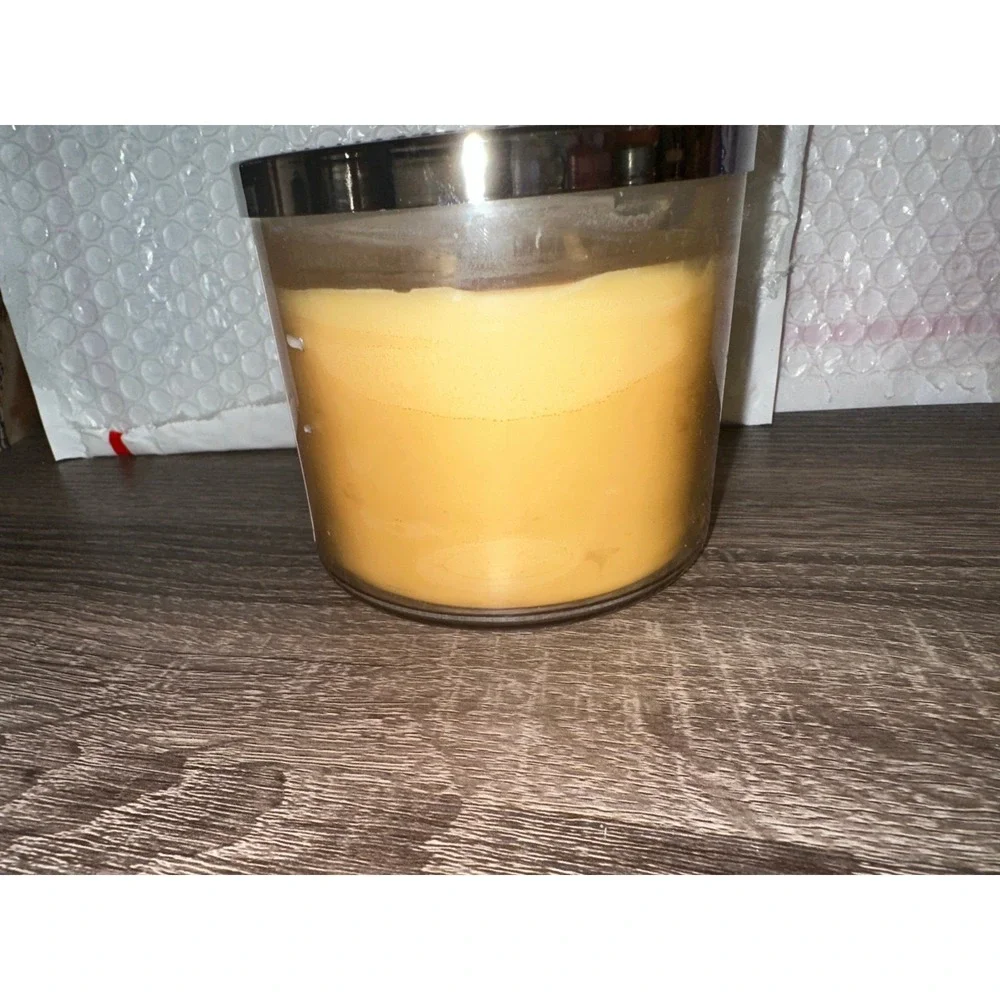 bath and body works Cinnamon spiced vanilla and hot‎ cocoa and cream candle